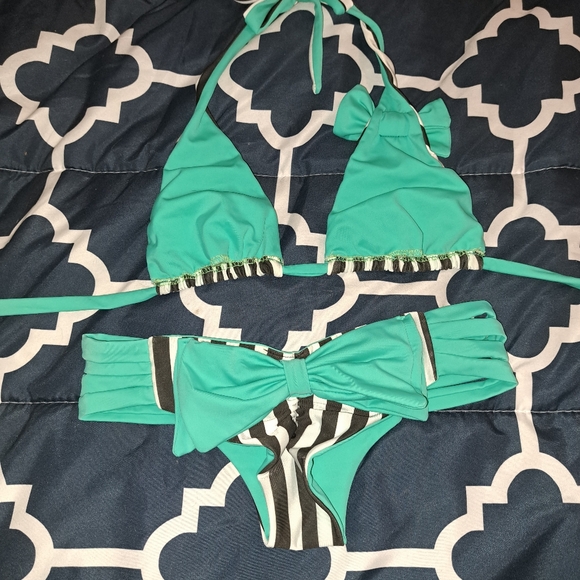 Bathingsuit - Picture 2 of 3